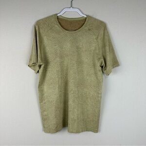 Lululemon Men’s Yellow Brown Wave Textured Metal Vent Short Sleeve Shirt Large